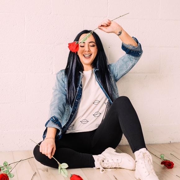 Lips on me tee - Picture 1 of 3